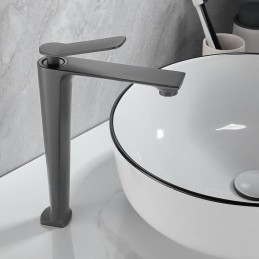 Rubinetto moderno per bagno...